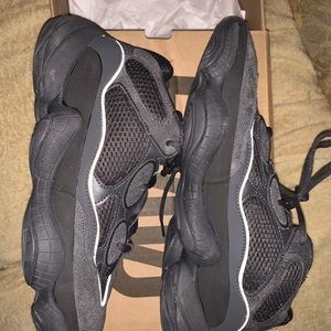 Yeezy 500 black